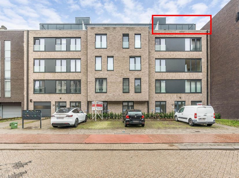Welkom in Residentie Mosa, een kwalitatieve residentie op een bijzonder gegeerde locatie in Hasselt. Gelegen aan de Maastrichtersteenweg 127 woont u h