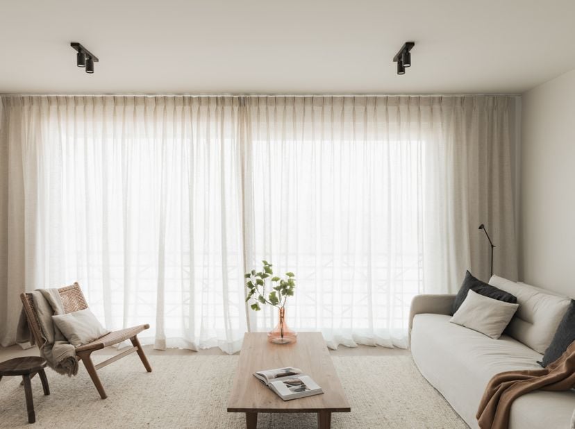 Prachtig gerenoveerd appartement gelegen op de zeedijk van Sint-Idesbald. Het appartement is afgewerkt met kwalitatieve materialen en oog voor detail.