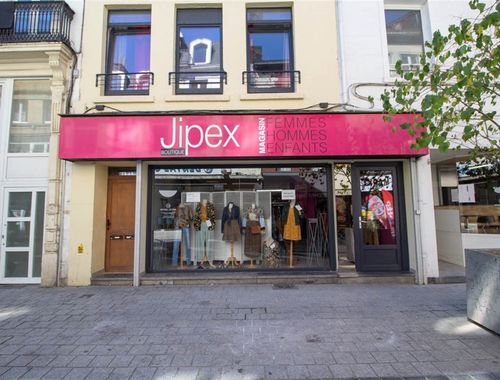                                         Bien commercial à louer à Charleroi, € 1.950
