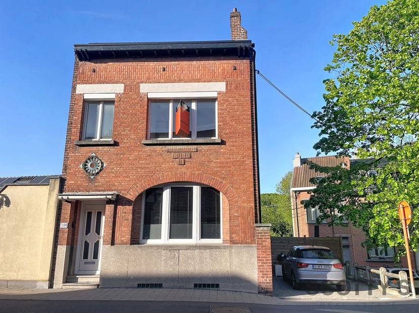 Maison de caractère entièrement rénovée, idéalement située au cœur de Beersel. La maison est située dans une zone de contrôle par radar tronçon limité
