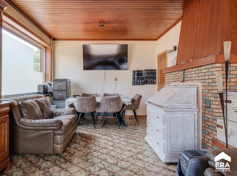 Te koop: open bebouwing in Houthalen-Helchteren met 6 slaapkamers en vergund tot kangeroewoning. Op dit moment verhuurd voor euro1.150/maand.De woning