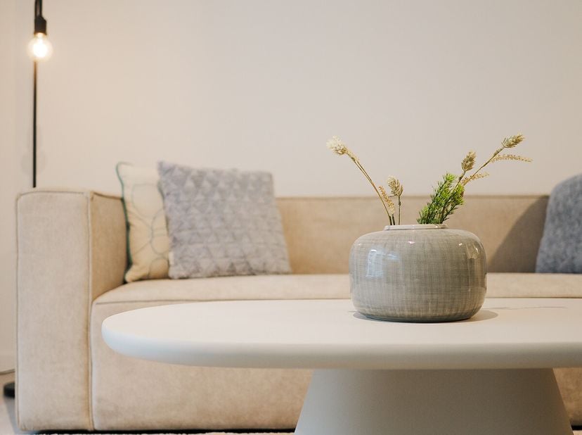 Duplex appartement met 2 slaapkamers  Eigen badkamer met douche voorzien bij 2e slaapkamer  Comfortabele leefruimte met toegang tot terras  Gemeenscha