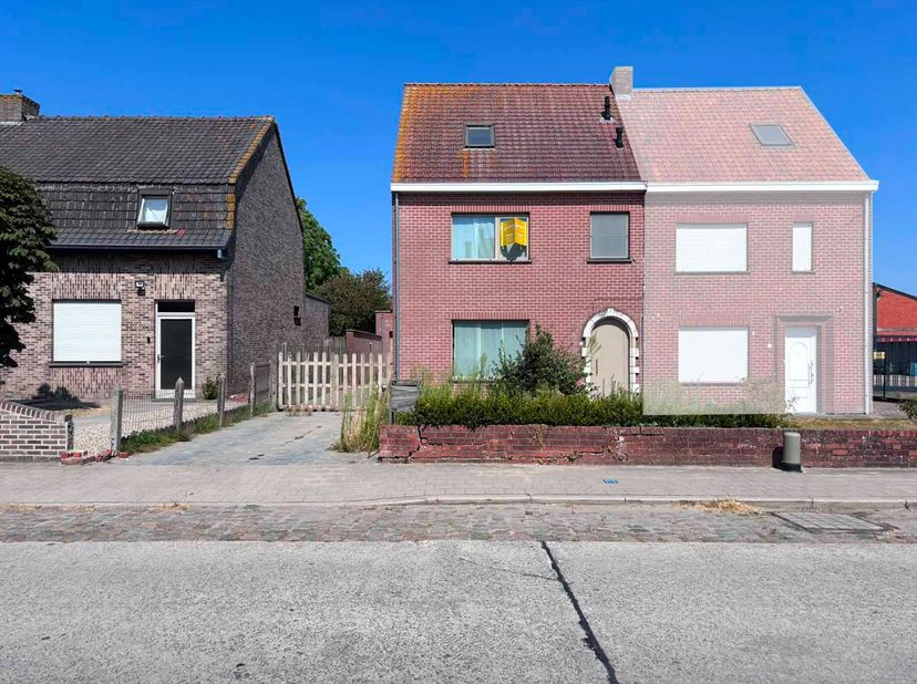 Op zoek naar een instapklare en ruime gezinswoning op korte afstand van het centrum van Ieper?<br />
<br />
Deze verzorgde woning uit 2008 combineert
