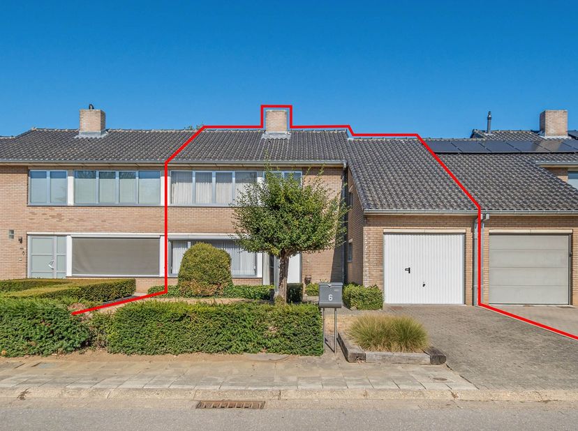 Deze leuke woning maakt deel uit van de rustige, verkeersluwe en kindvriendelijke woonwijk Genadedal te Kessel-Lo en is gelegen nabij winkels, openbaa