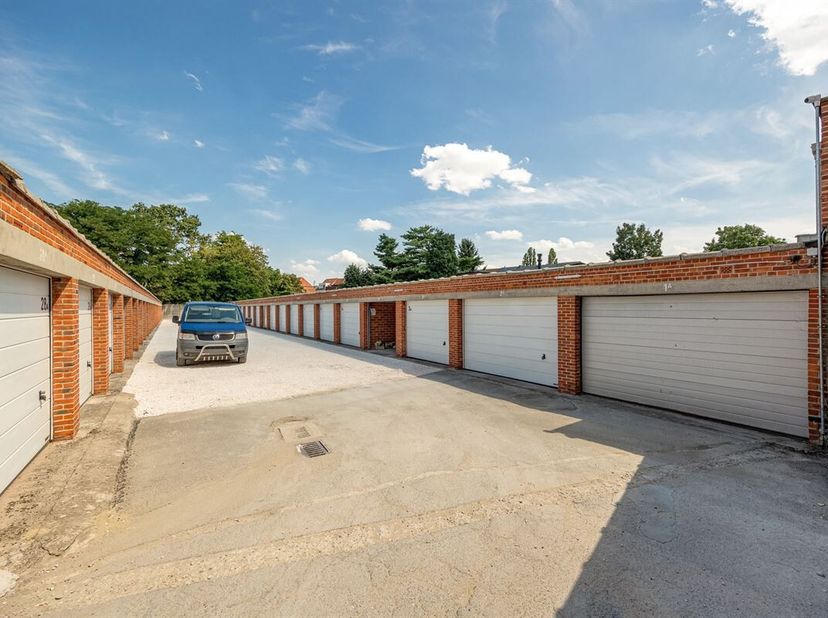 22 vergunde garages met bewezen rendement en zonder algemene kosten (tot 2030). Wie zoekt naar een simpele belegging waar het brutorendement quasi gel