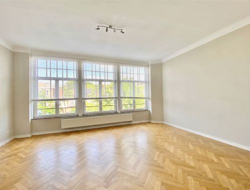                                         Appartement à louer à Uccle, € 1.200
