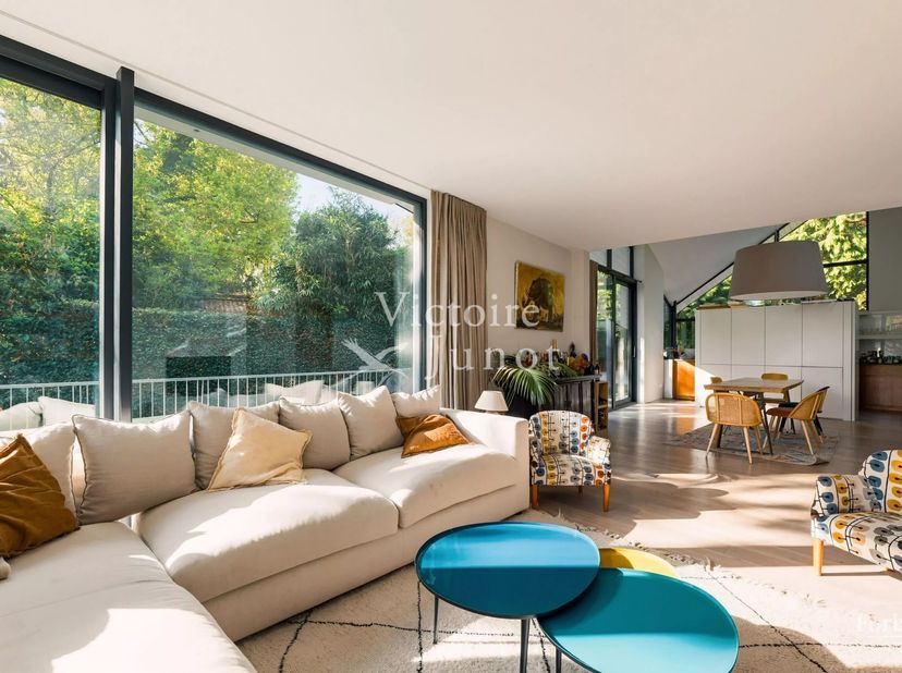 Goed gepresenteerd door Maia Zinchenko: maia.zinchenko@victoire.be<br />
Victoire-Junot presenteert u: Prachtige villa op een perceel in de Observatoi