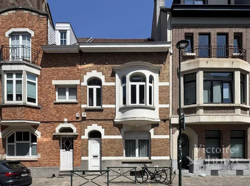 Gepresenteerd door Mike Doolaeghe - Tel. : +32 471 65 85 85 - E-mail : mike.doolaeghe@victoire.be<br />
Victoire Junot biedt u dit huis met 5 slaapkam
