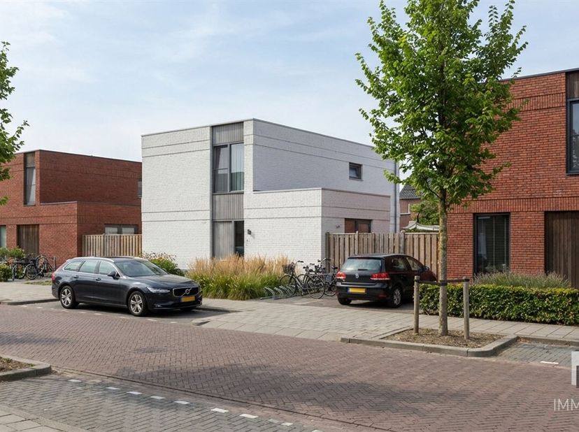 Bouwgrond open bebouwing met vergunning voor woning<br />
Troeven van de bouwgrond:<br />
+ Mooi vlak perceel<br />
+ Centrale ligging<br />
+ Alle vo