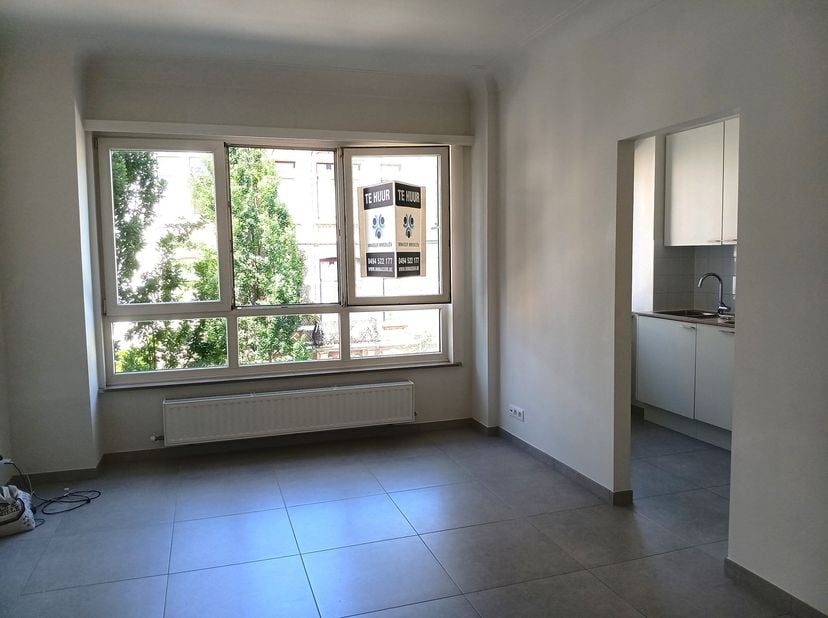 Gezellig 2 slpk app met terras gelegen op een toplocatie aan het Trendy Zuid.<br />
Het appartement is op de 2e verdieping in een klein gebouw en best