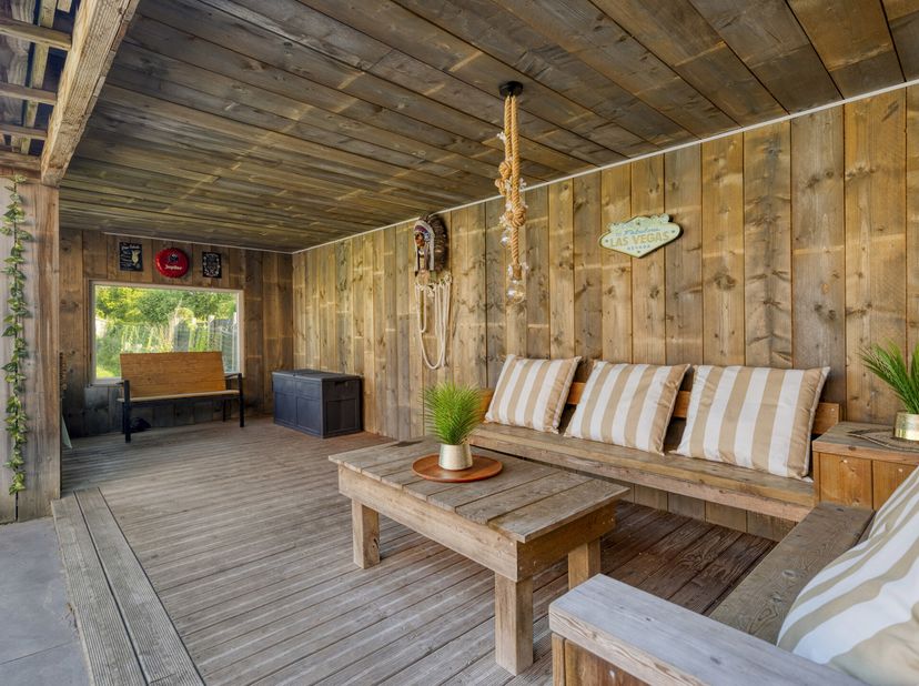 Bent u op zoek naar een ruime gezinswoning waar comfort, licht en energiezuinig wonen hand in hand gaan? Dan is deze instapklare woning beslist een be