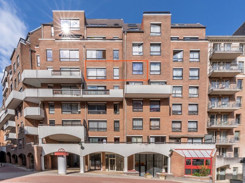 INFORMATIE EN BEZICHTIGINGEN – Quentin: 0473 83 59 95 quentin@bytheway.be – By the Way biedt u dit appartement met 1 slaapkamer aan, gelegen op de 5e