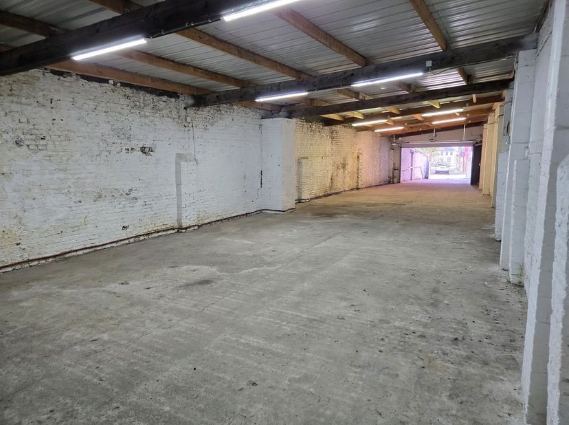 Bedrijfsvastgoed te huur in Rue Petit Pige 51,
                    6000 Charleroi