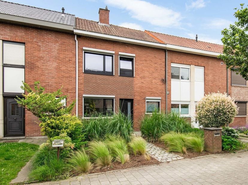 Instapklare gezinswoning met 3 slaapkamers en gezellige tuin<br />
Deze verzorgde gezinswoning is rustig gelegen in een aangename woonwijk te Wilrijk