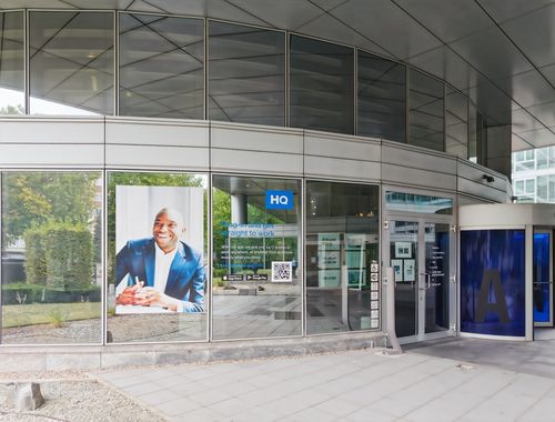                                         Bureaux à louer à Schaerbeek, € 909

