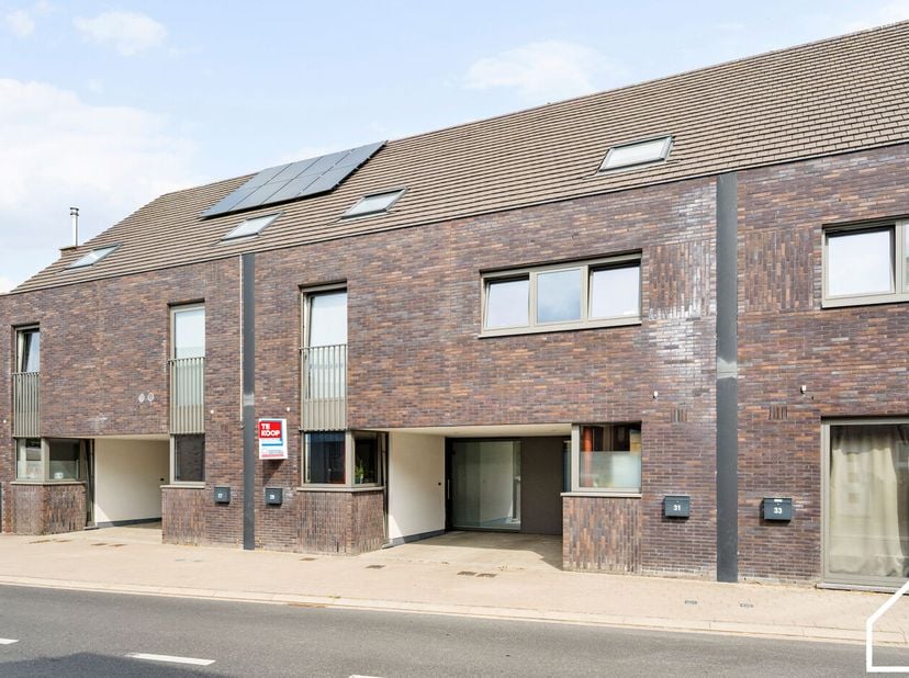Deze energiezuinige woning uit 2021 biedt de ideale kans als investering, eerste woonst zonder zorgen of een gezellige gezinswoning met zijn EPC A, 4