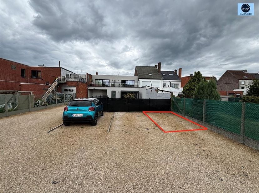 PARKING DANS LE CENTRE DE LIEDEKERKE<br />
Prix indicatif : 25 000 euros<br />
Ce parking est situé à l'arrière de la petite résidence "De Boomgaard