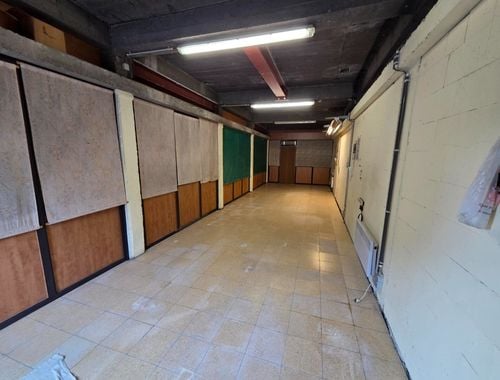                                         Entrepôt à louer à Kortrijk, € 250
