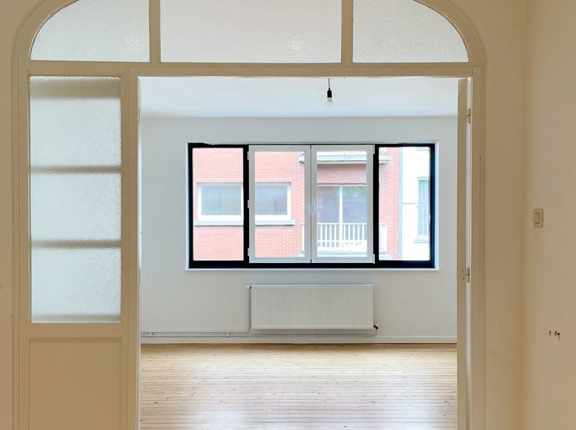Licht appartement van ca 64 m² gelegen op de tweede verdieping van een kleinschalige residentie in de Welvaartstraat. Een topligging in het hippe en b