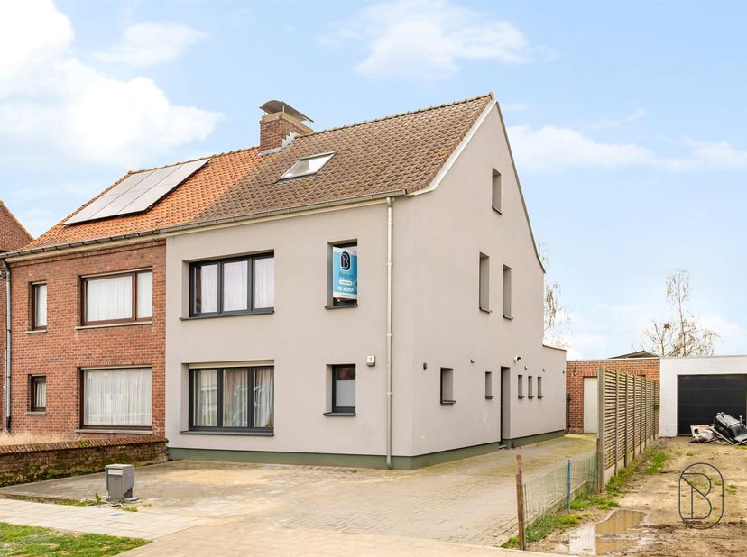 Vous recherchez une maison spacieuse dont les gros travaux ont déjà été réalisés et que vous pourrez aménager selon vos goûts ? Alors voici une opport