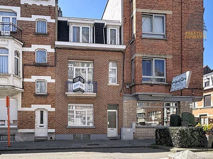 ANDERLECHT - REF: 87043483 - Gelegen in een aangename wijk van Anderlecht, presenteren wij u deze prachtige woning met 4 slaapkamers en een bewoonbare