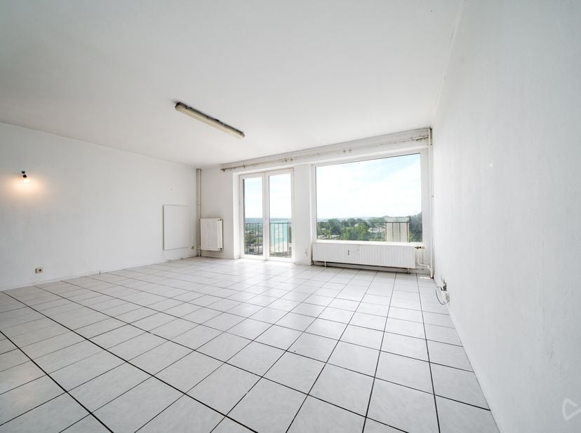 We Invest Liège et Madi vous proposent cet appartement 3 chambres situé à Oupeye, dans une résidence avec ascenseur et à proximité des commerces, écol