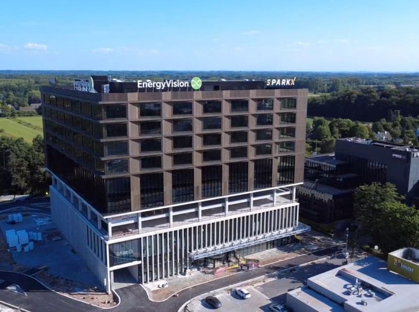 450m² de bureaux neufs (extensibles jusqu'à 2196m² par étage)<br />
Emplacement : sur un axe routier fréquenté et une route d'accès importante à Gand,