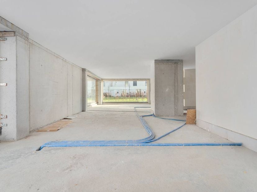 Casco gelijkvloerse handelsruimte van 117m² op commerciële ligging te koop in Vichte. De handelsruimte is gelegen in residentie Rembrandt.<br />
<br /