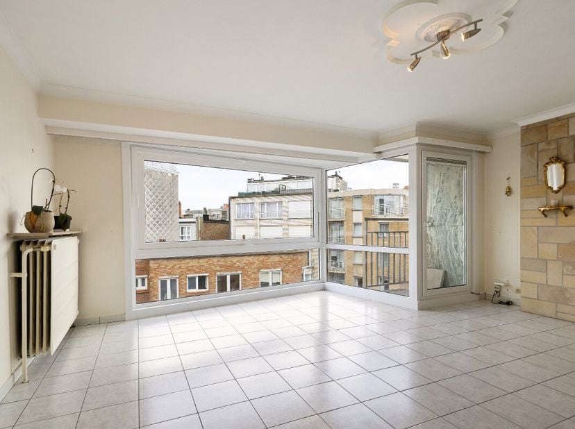 Koksijde: 2-slaapkamerappartement op enkele stappen van zee! Bent u op zoek naar een 2-slaapkamerappartement op een toplocatie, vlak bij het strand? D