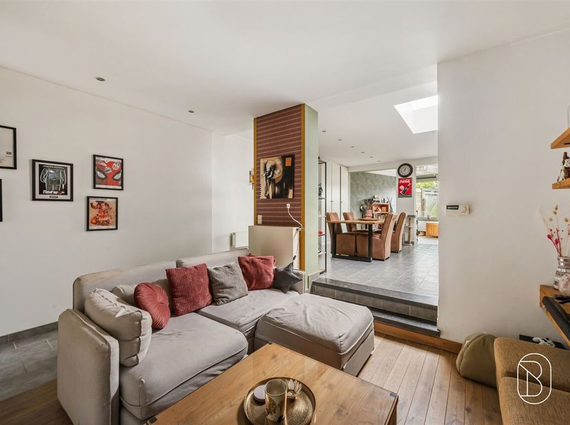 Te koop: Leuke gezinswoning met 3 slaapkamers in Ronse<br />
In Ronse bevindt zich deze goedgelegen leuke gezinswoning met 3 slaapkamers en tuin op ee