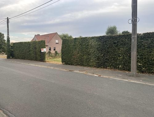                                         Terrain à bâtir à vendre à Saint-Sauveur, € 195.000
