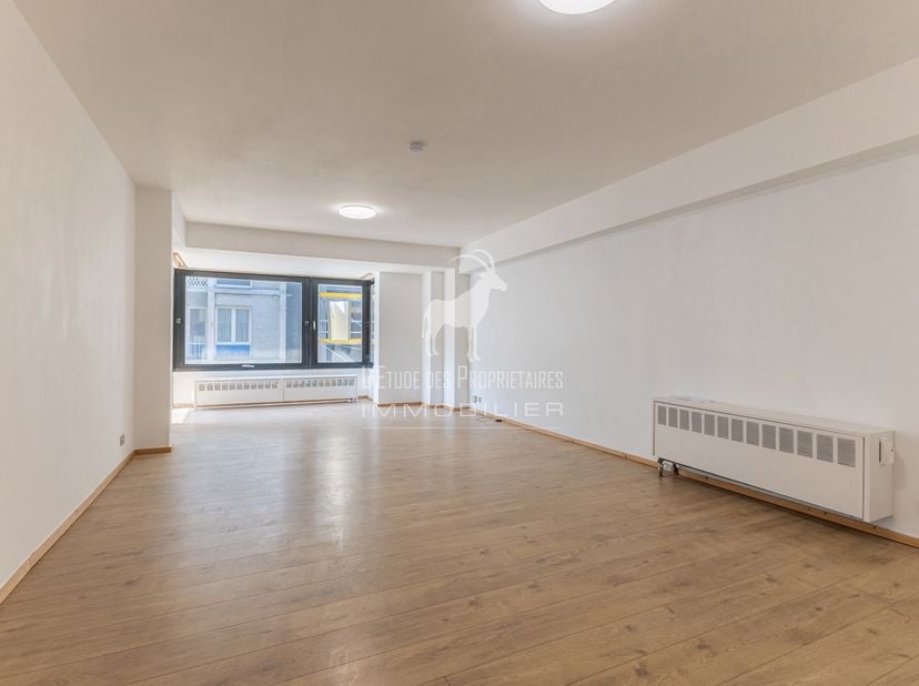 Referentie Agentschap: L6031-430<br />
*** VIRTUEEL BEZOEK: https://envisite.net/vtour/fr/w8jlc7/frame ***<br />
Ontdek dit prachtige appartement gele