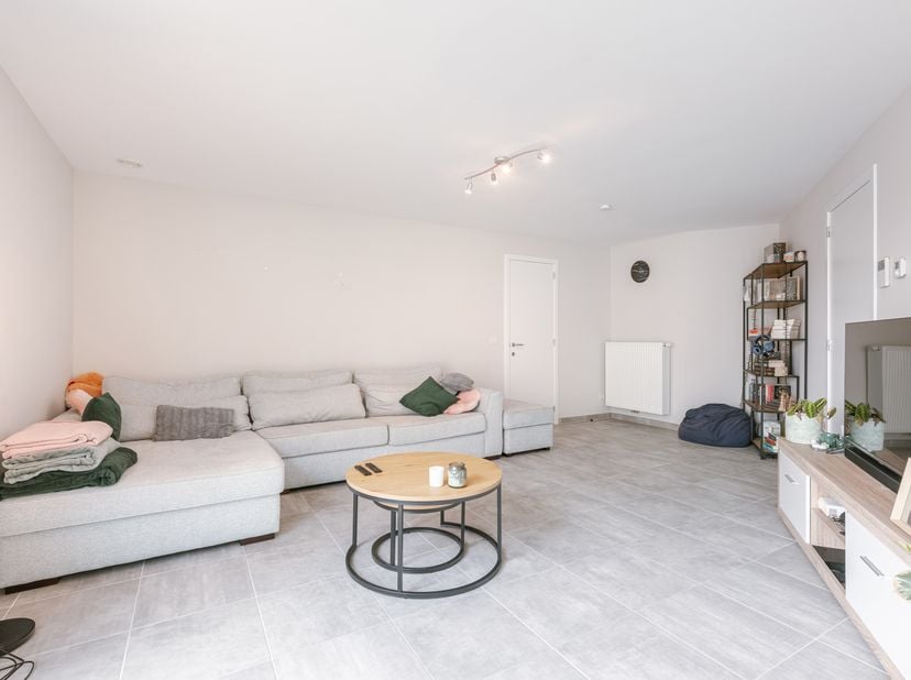 Dit aangename appartement bevindt zich op een uitstekende locatie in de Langepijpestraat 1 te Torhout, op wandelafstand van het gezellige stadscentrum