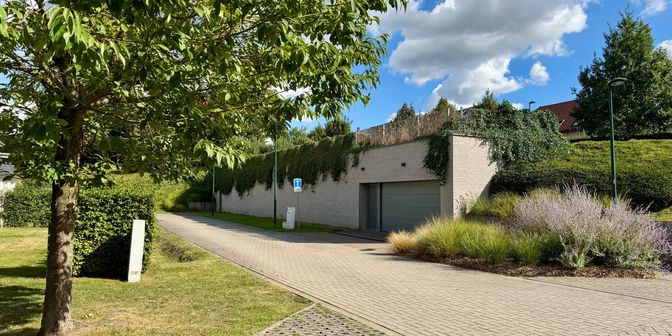 Garage te koop in 1410 Waterloo