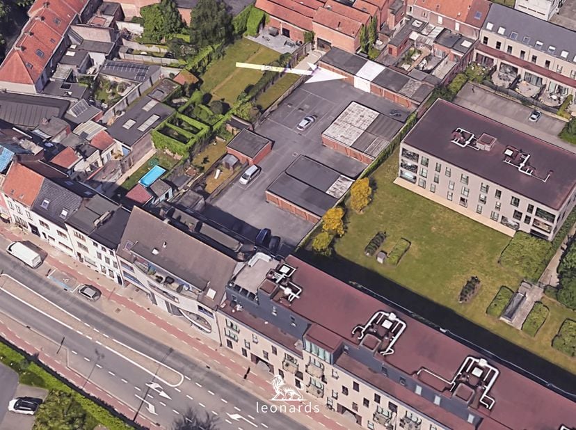 Garagebox Kortrijk centraal en bereikbaar<br />
Gesloten garagebox van 18m² te Kortrijk in residentie Joca aan de Gentsesteenweg 67. Deze garagebox is