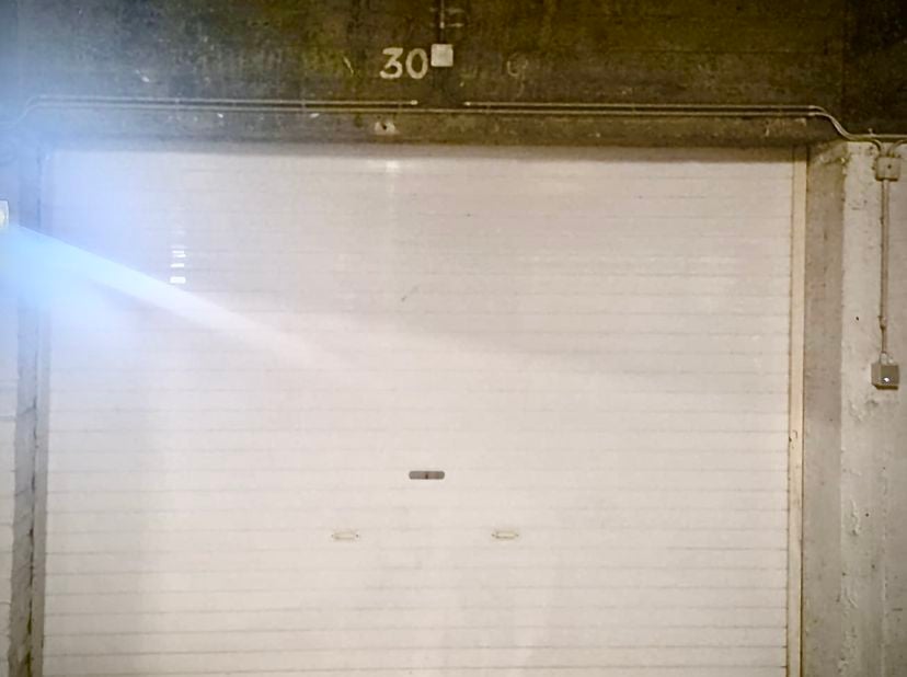 Bent u op zoek naar een ruime garagebox in het hartje van Oostende, vlakbij het strand, met voldoende manoeuvreerruimte? Dan is deze ondergrondse gara