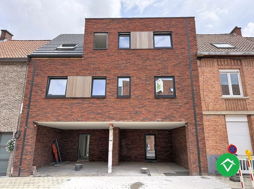 Deze woning is gelegen op een uiterst centrale ligging in het centrum van Roeselare, kortbij de Spil, de winkelstraat, de ring en nog veel meer!<br />
