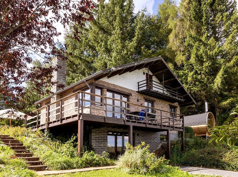 <br />
Droom je van rust, natuur en een adembenemend uitzicht? Deze charmante chalet ligt op één van de mooiste plekjes van België: op het topje van D