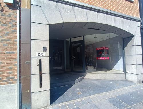                                        Bureaux à louer à Maaseik, € 590

