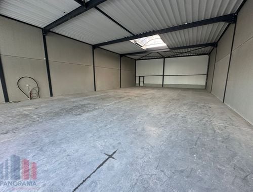                                         Bâtiment d’entreprise à louer à Wevelgem, € 1.245

