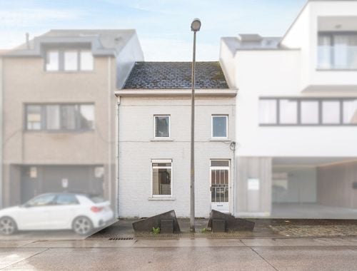                                         Maison à vendre à Sint-Kwintens-Lennik, € 198.000
