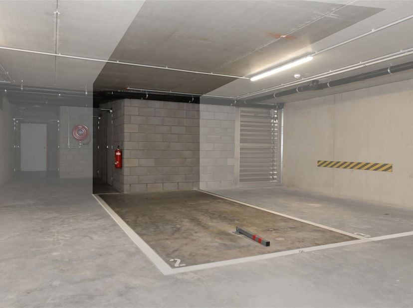 Autostaanplaats midden in het centrum van Hoeselt!<br />
<br />
Midden in de gezellige dorpskern van Hoeselt bevindt zich het gloednieuwe project re
