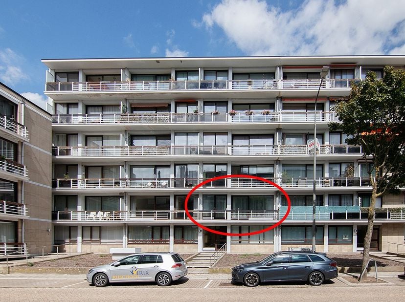 Twee slaapkamer appartement tussen kleine en grote ring, mogelijk op te frissen , ruime spaarboek, energetische renovatie appartementencomplex<br />
&amp;