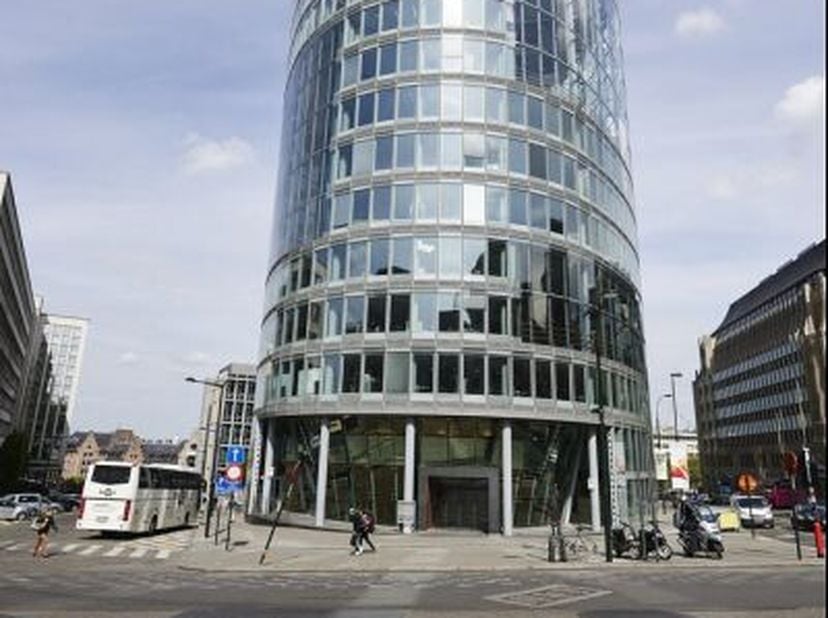 Kantoren te huur in een cilindervormig gebouw genaamd Central Plaza, aan de Loxumstraat 25 in het centrum van Brussel. <br />
<br />
 Het gebouw telt