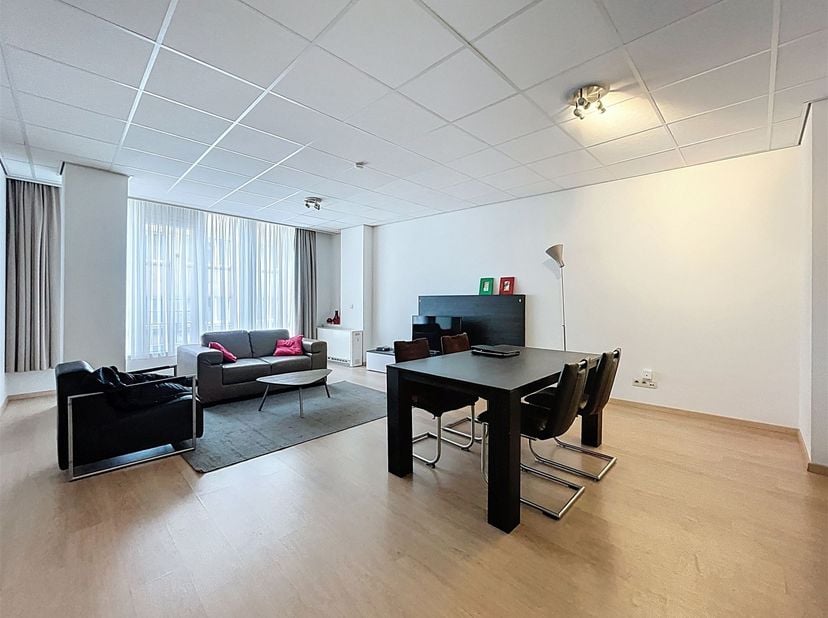 Grand-Place wijk: Prachtig appartement van +/-75m² ideaal voor een investering of een eerste aankoop. Gelegen op de 1e verdieping van een gebouw van 4