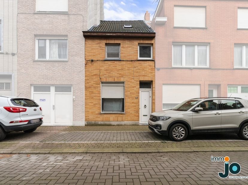 Cette maison familiale prête à être emménagée est située dans un emplacement de choix à Ostende, à distance de marche de la plage et du centre-ville a