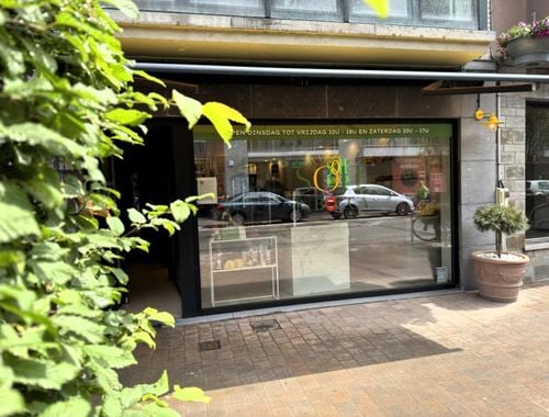                             Commercieel Gebouw over te nemen in Deinze
