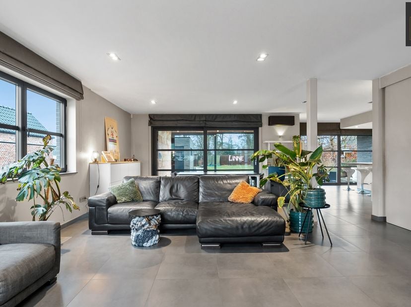 Unique Properties verkoopt deze instapklare en energiezuinige villa op Dorp 11A in Waanrode!<br />
In het charmante dorp Waanrode, deelgemeente van Ko