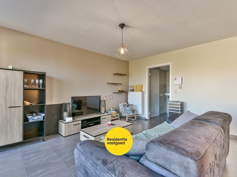 Dit appartement is leuk gelegen in Bredene Dorp, rustig, maar toch dichtbij alle faciliteiten en winkels!  Gelegen op de 1ste verdieping, geniet deze