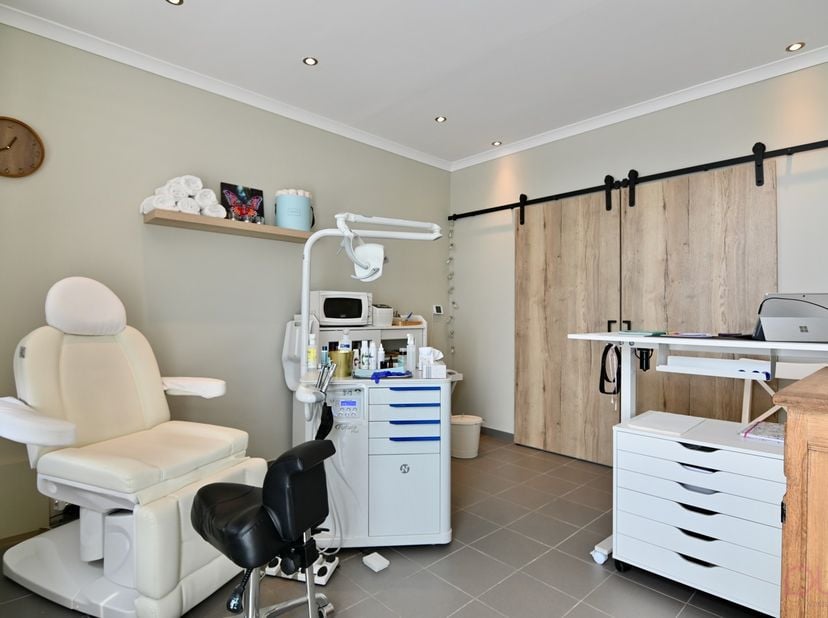 Ontdek deze gezellige en instapklare woning, gelegen in een rustige straat in het centrum van het pittoreske Zoutleeuw. Het huis ligt op wandelafstand